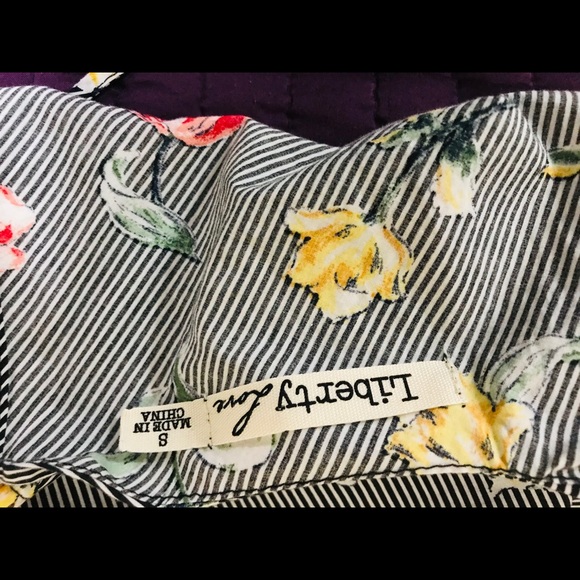 Sleeveless floral shirt - Picture 3 of 3